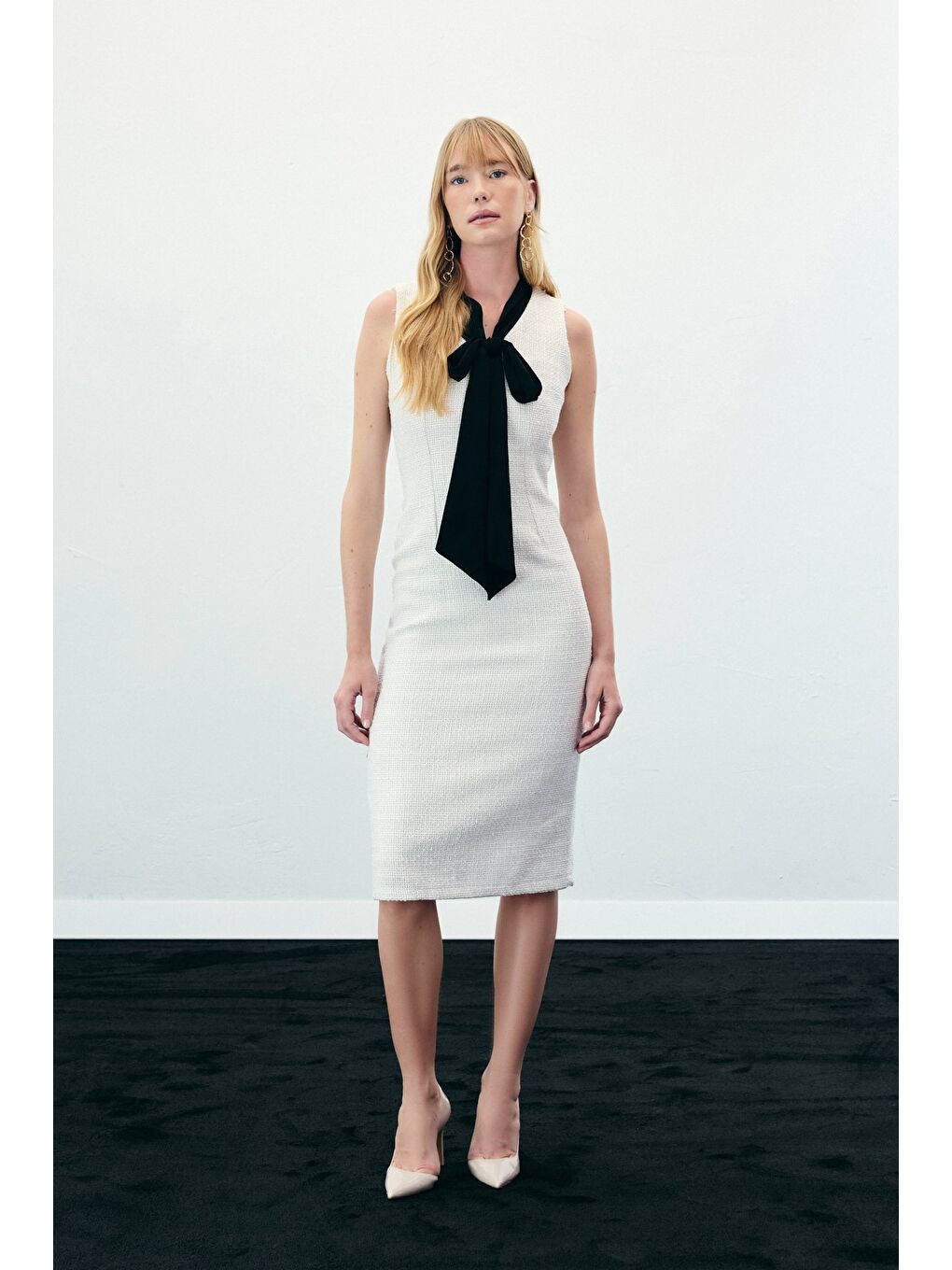 Bej Fularlı Kolsuz Tüvit Elbise - Taş-3