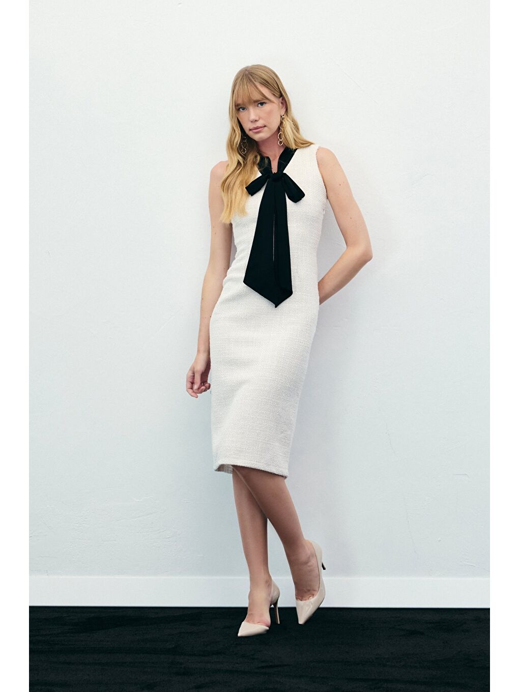 Bej Fularlı Kolsuz Tüvit Elbise - Taş-4