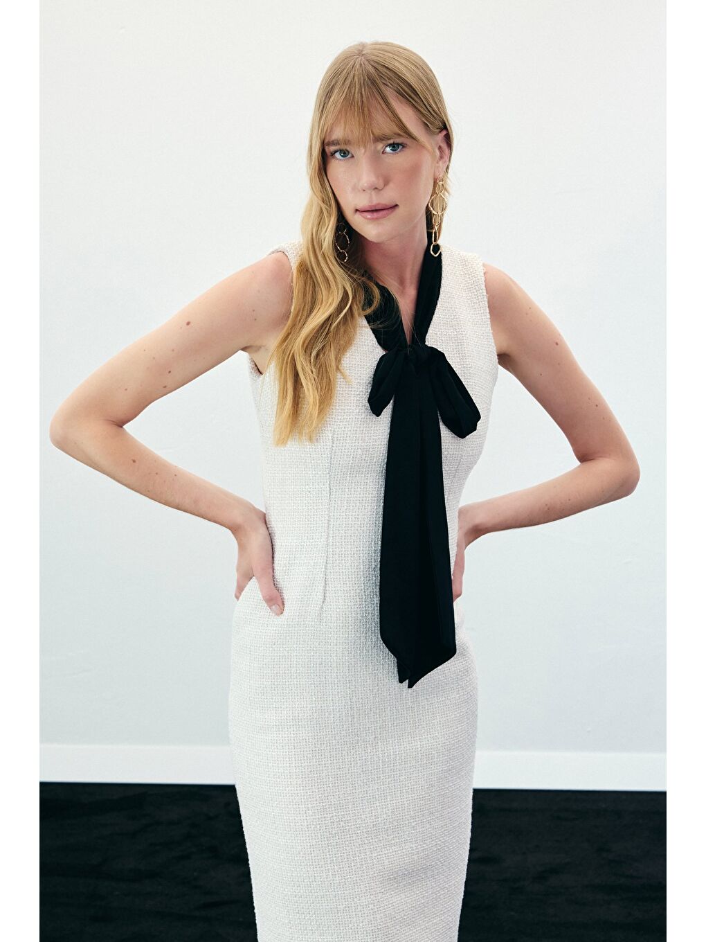 Bej Fularlı Kolsuz Tüvit Elbise - Taş-5