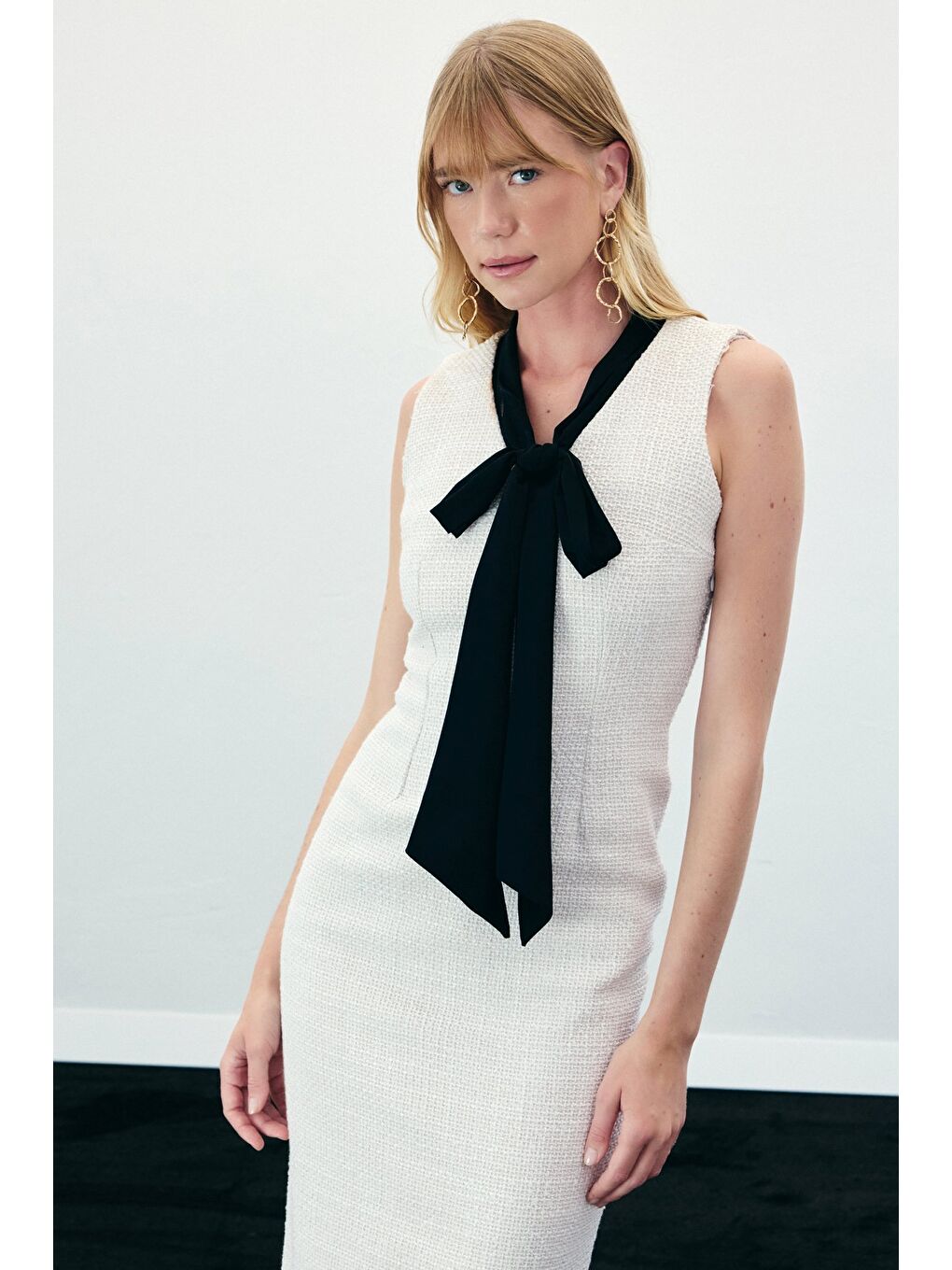 Bej Fularlı Kolsuz Tüvit Elbise - Taş-6