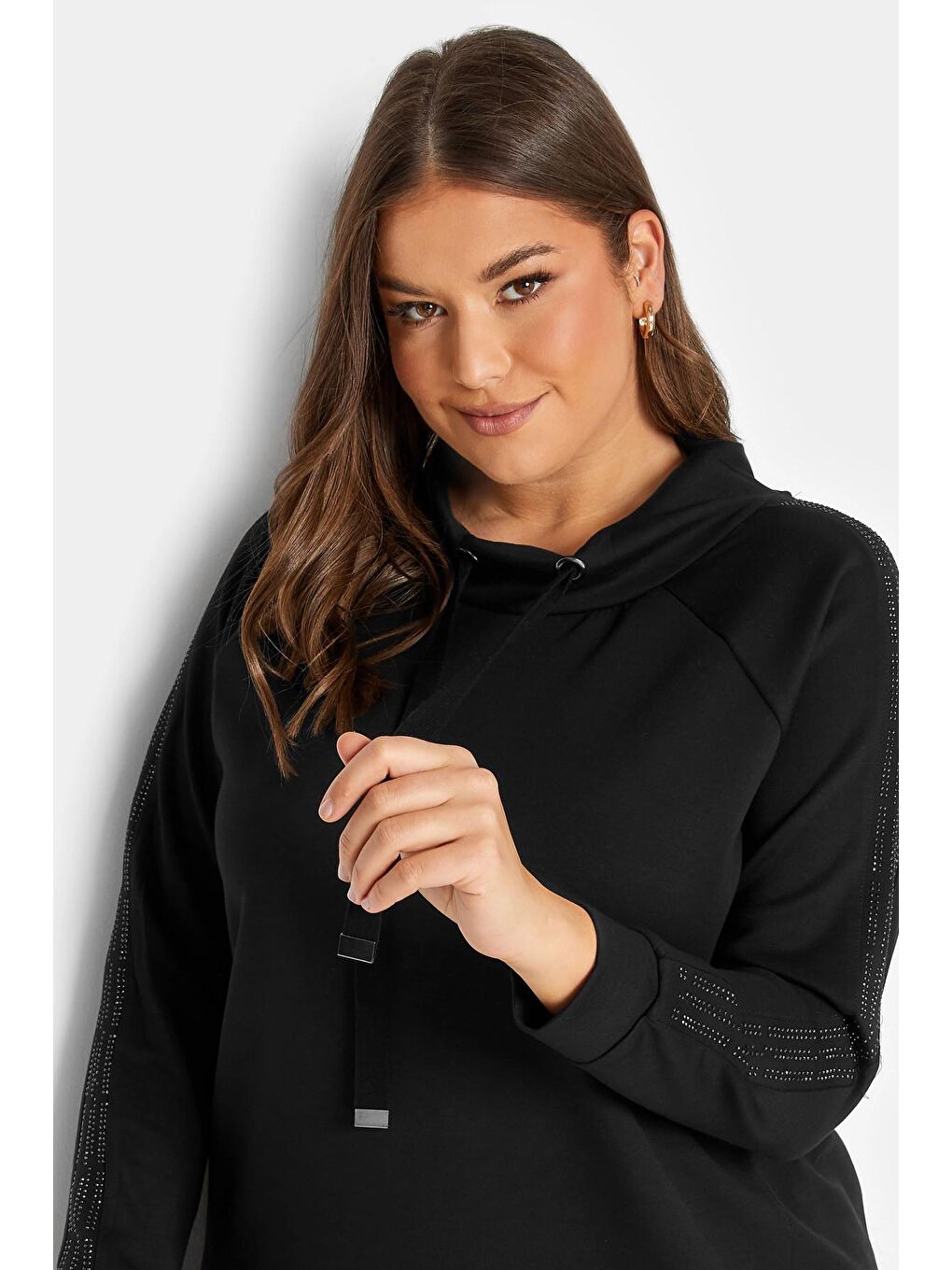 Siyah Büyük Beden Bağcıklı Kolları Pul Detaylı Uzun Kollu Sweatshirt 301199-3