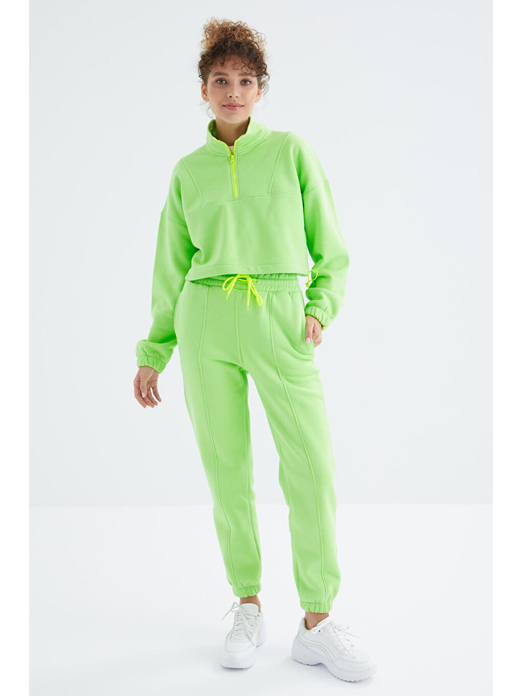 Fıstık Yeşil Düşük Omuzlu Beli Büzgülü Yarım Boy Fermuarlı Oversıze Kadın Eşofman Takım - 95321