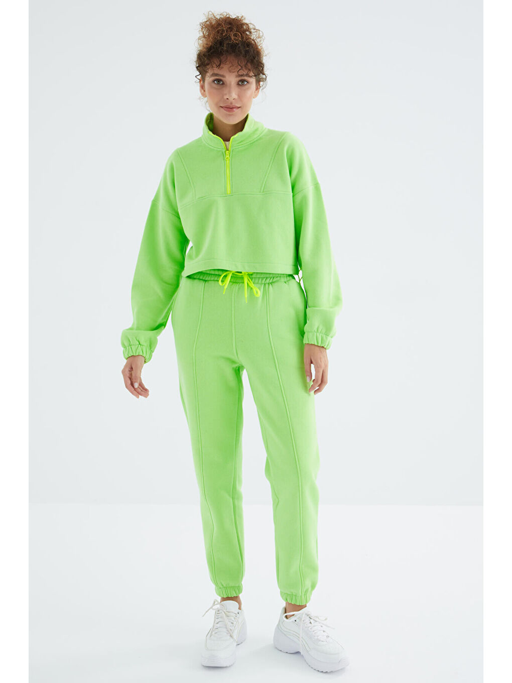 Fıstık Yeşil Düşük Omuzlu Beli Büzgülü Yarım Boy Fermuarlı Oversıze Kadın Eşofman Takım - 95321-4