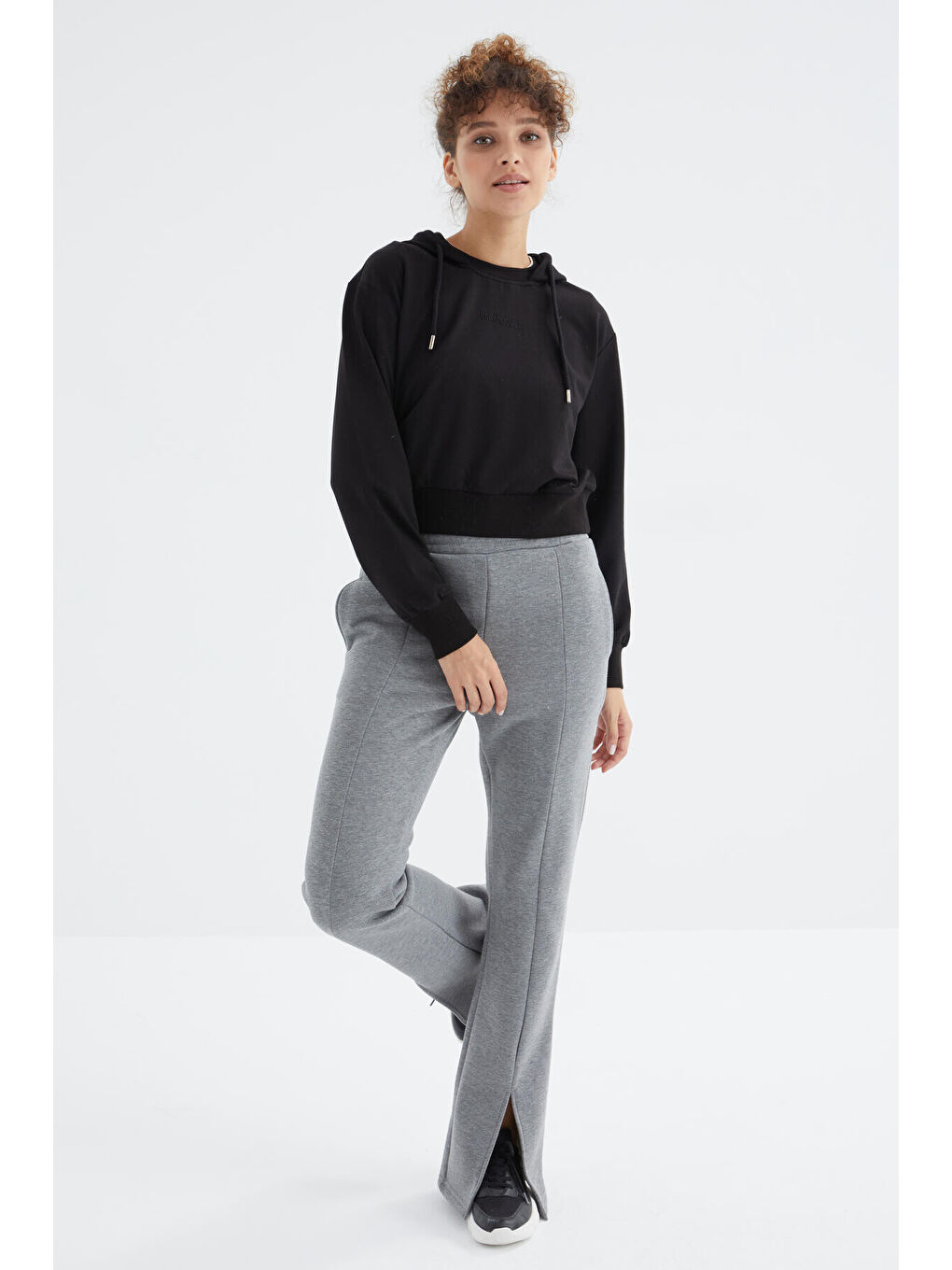 Gri Melanj Yüksek Bel Ön Yırtmaç Detaylı Yan Cepli Rahat Form Kadın Eşofman Alt - 94625-2