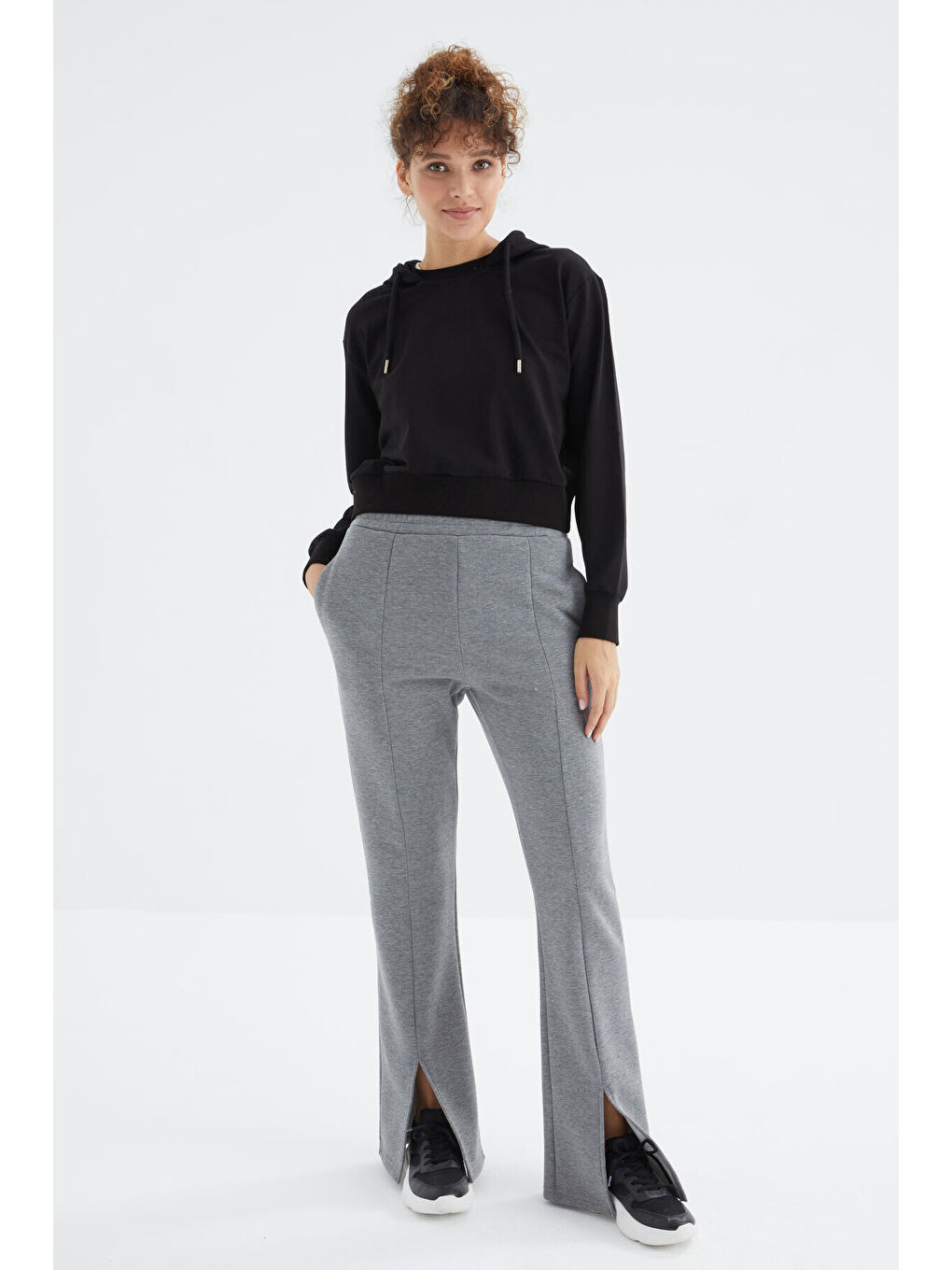 Gri Melanj Yüksek Bel Ön Yırtmaç Detaylı Yan Cepli Rahat Form Kadın Eşofman Alt - 94625-4