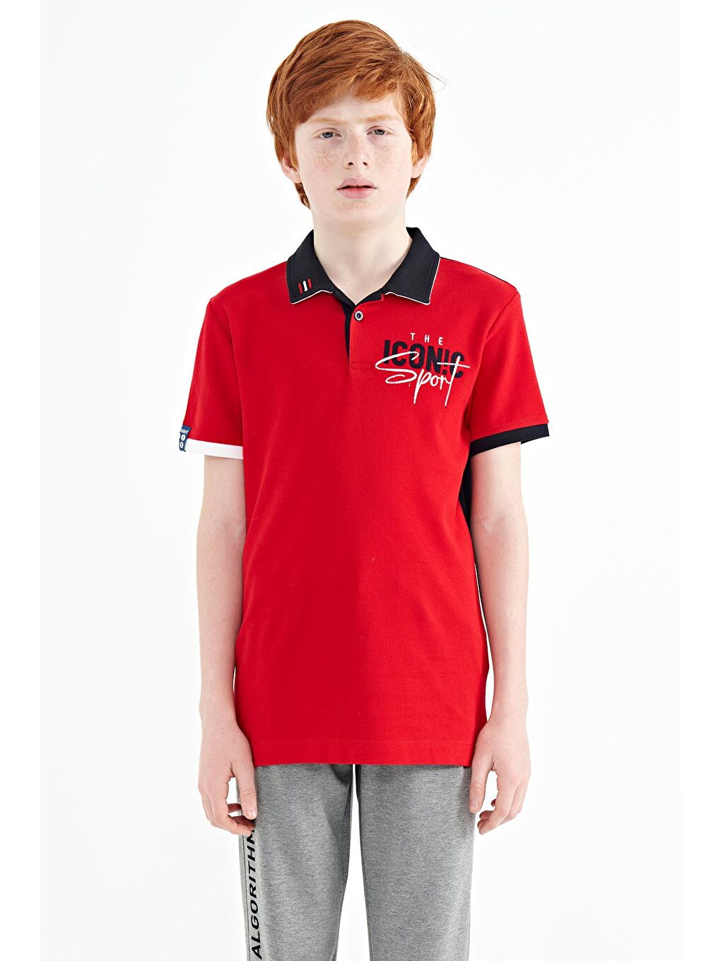 TOMMYLIFE Kırmızı Yaka Gögüs Nakış Detaylı Standart Kalıp Polo Yaka Erkek Çocuk T-Shirt - 11139