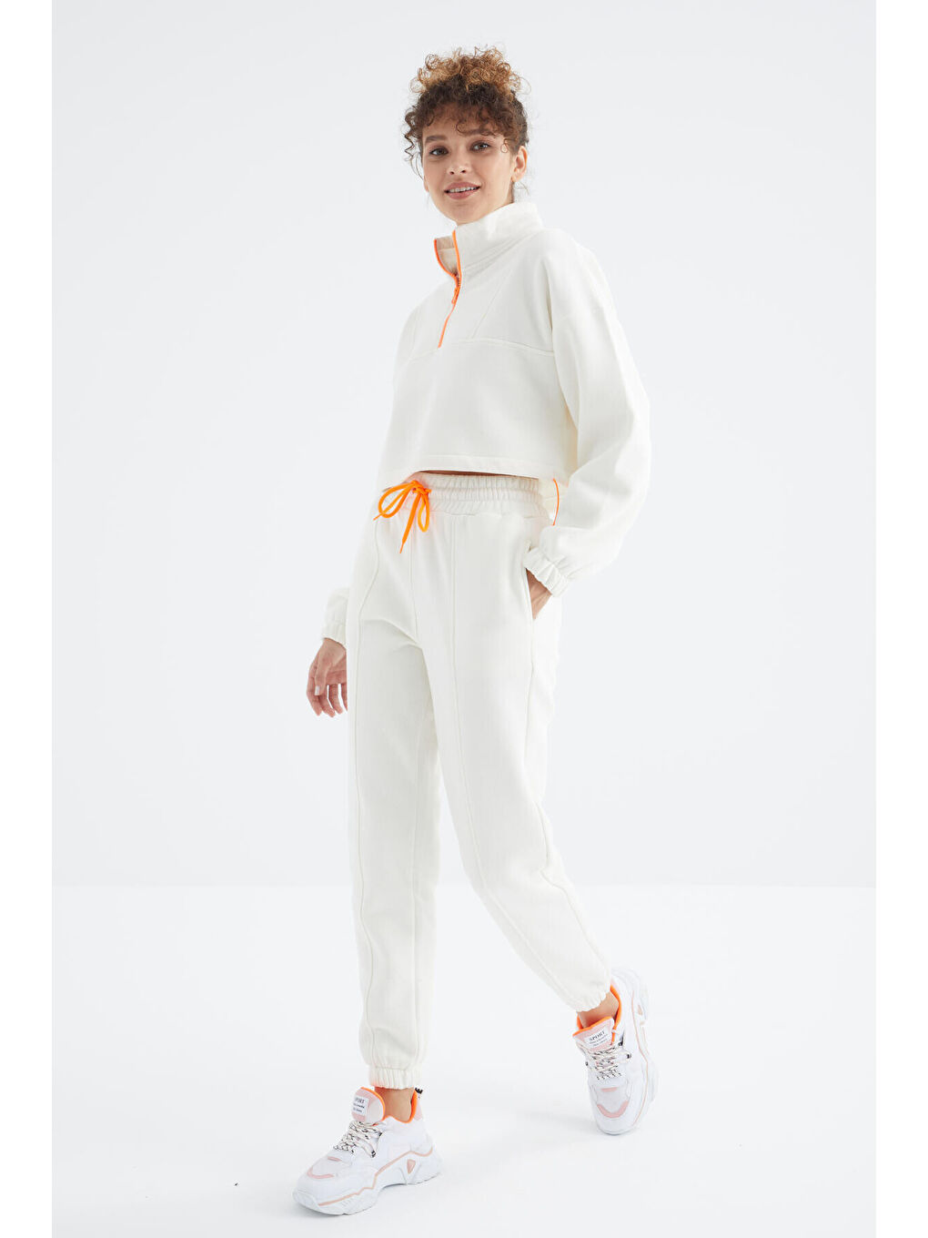 Ekru Düşük Omuzlu Beli Büzgülü Yarım Boy Fermuarlı Oversıze Kadın Eşofman Takım - 95321-2