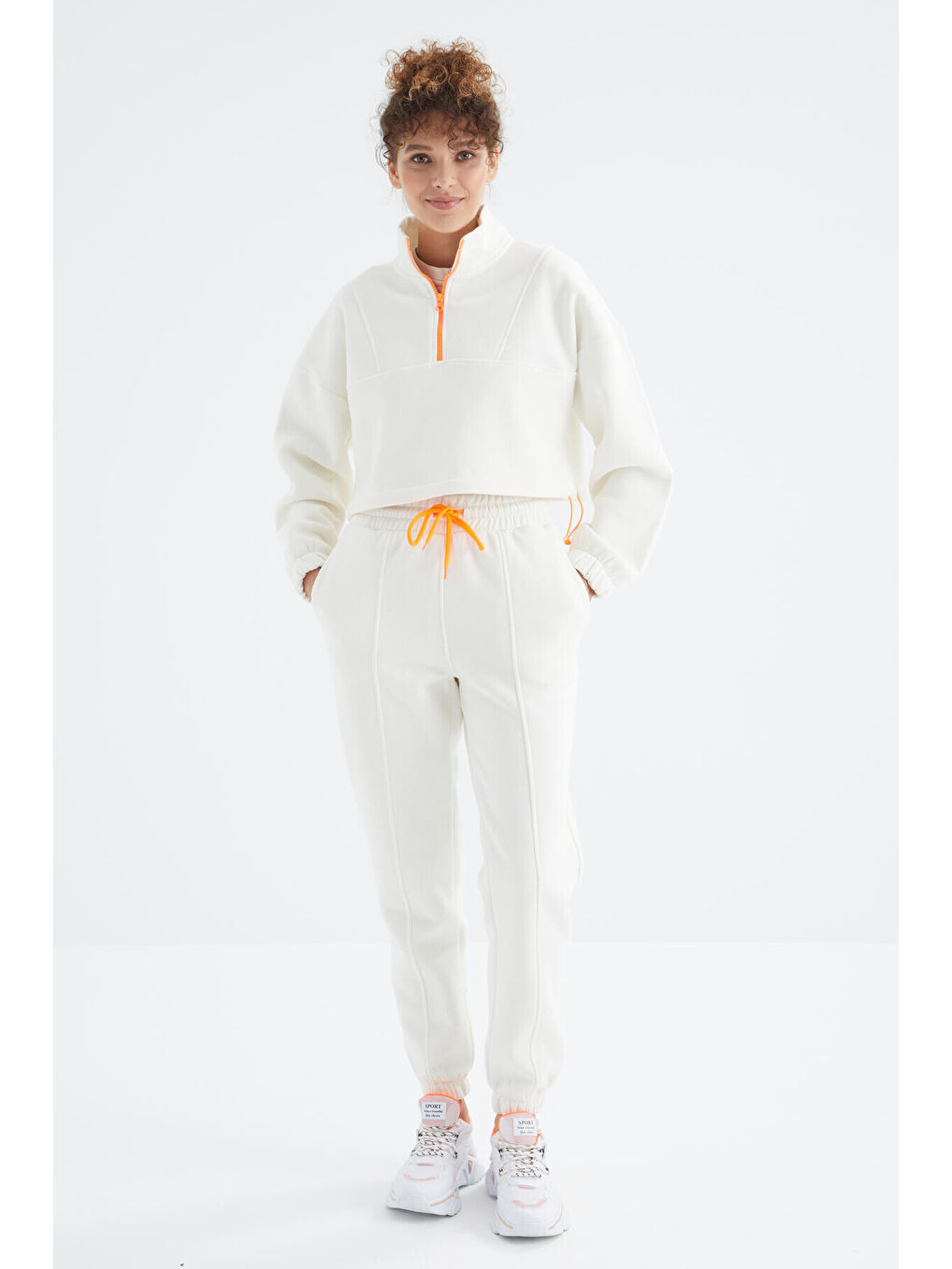 Ekru Düşük Omuzlu Beli Büzgülü Yarım Boy Fermuarlı Oversıze Kadın Eşofman Takım - 95321-4