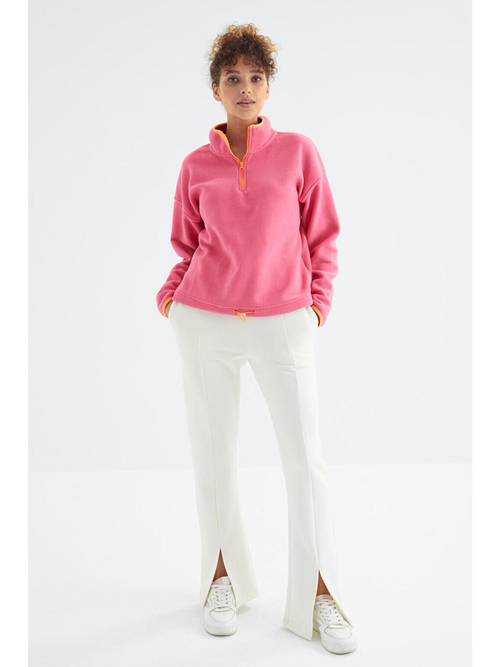 Ekru Yüksek Bel Ön Yırtmaç Detaylı Yan Cepli Rahat Form Kadın Eşofman Alt - 94625-2