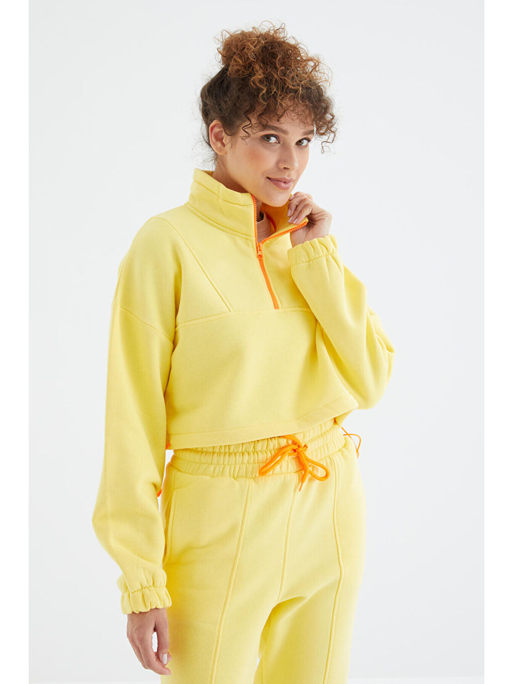 Sarı Limon Düşük Omuzlu Beli Büzgülü Yarım Boy Fermuarlı Oversıze Kadın Eşofman Takım - 95321-1