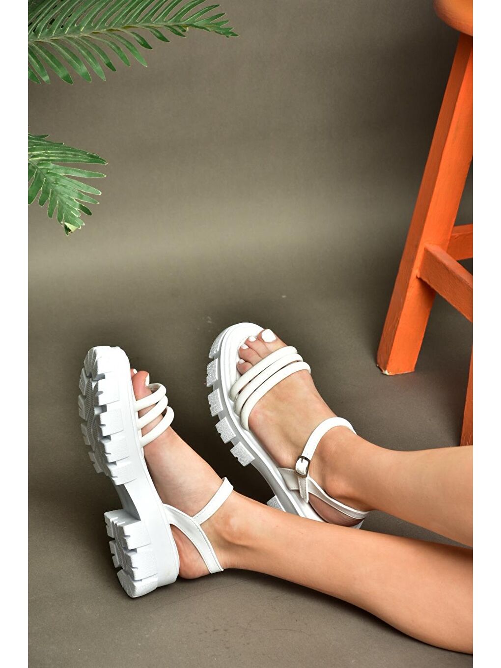 P973000409 Beyaz Kalın Tabanlı Sandalet-2