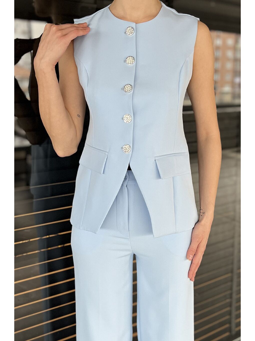 Mavi Düğme Detaylı Yelek Pantolon İkili Takım-3