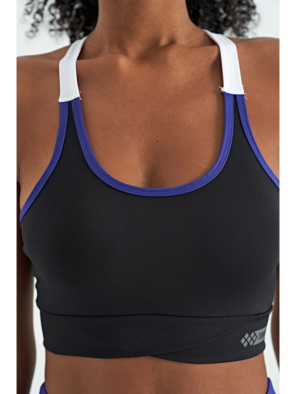 Siyah Sırt Detaylı Askılı Dar Kalıp Kadın Büstiyer - 97254-3