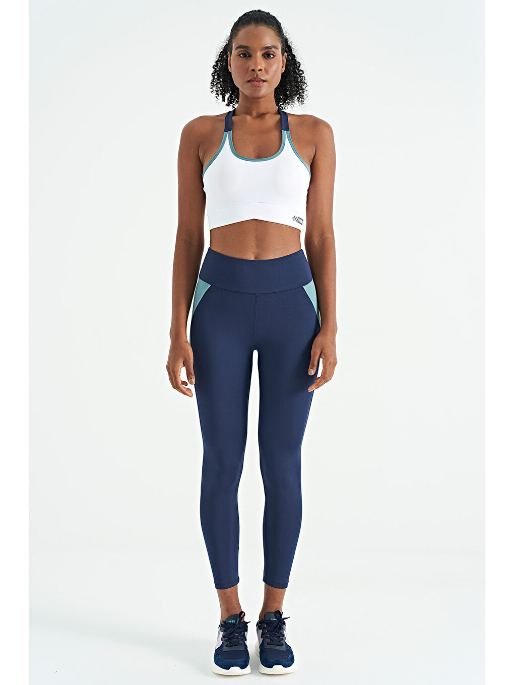 Beyaz Sırt Detaylı Askılı Dar Kalıp Kadın Büstiyer - 97254-1