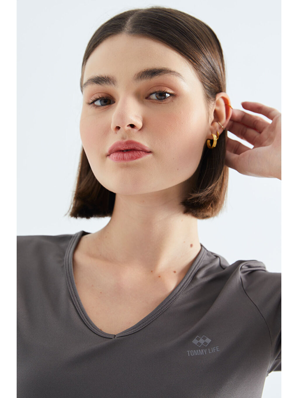 Gri Basic Kısa Kol Standart Kalıp V Yaka Kadın Tişört - 97145-2