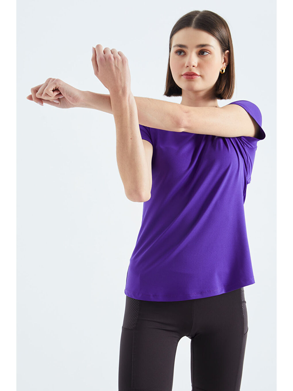 Koyu Mor Sırt Pencereli Kısa Kol Standart Kalıp O Yaka Kadın Tişört - 97101-2