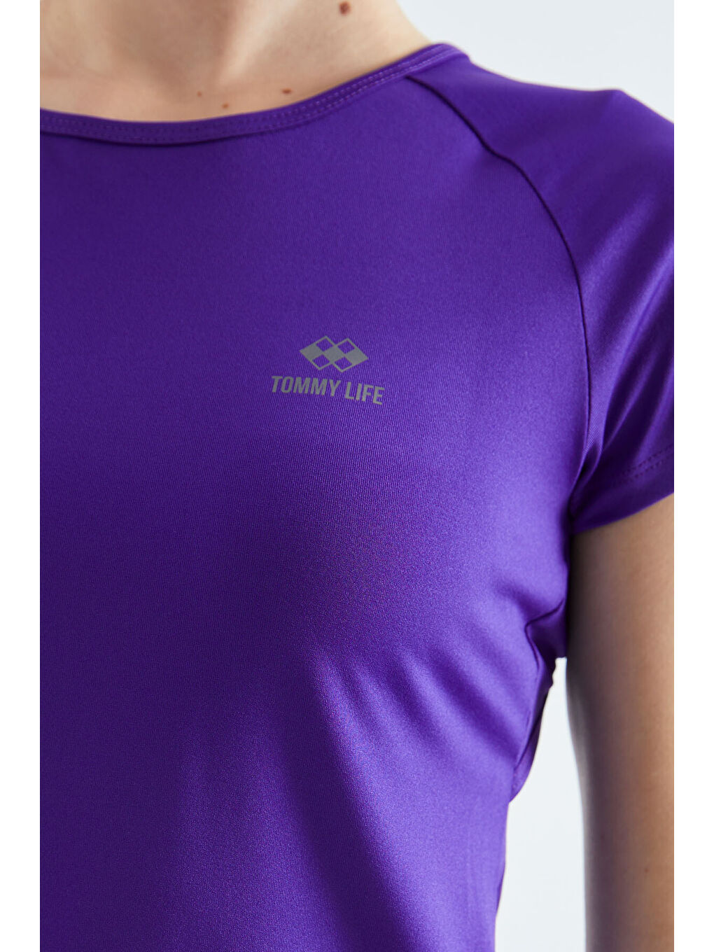 Koyu Mor Sırt Pencereli Kısa Kol Standart Kalıp O Yaka Kadın Tişört - 97101-3