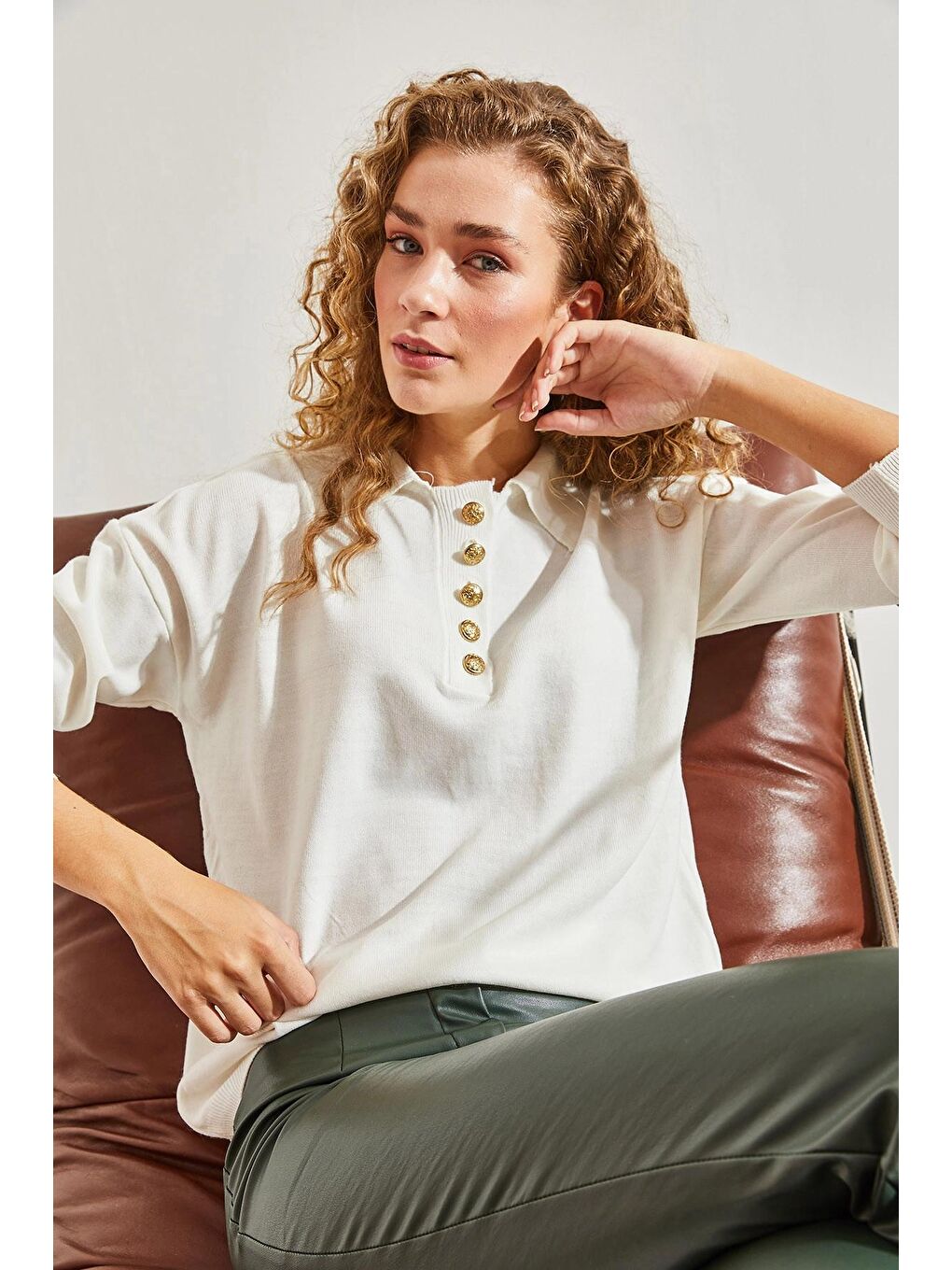 Beyaz Kadın Polo Yaka Büyük Düğmeli Kazak-2