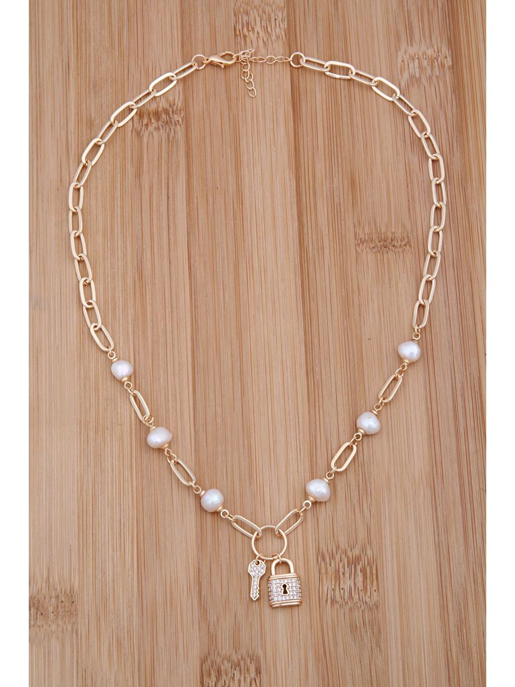 Karışık İncili Zirkon Taşlı Anahtar Kilit Kolye