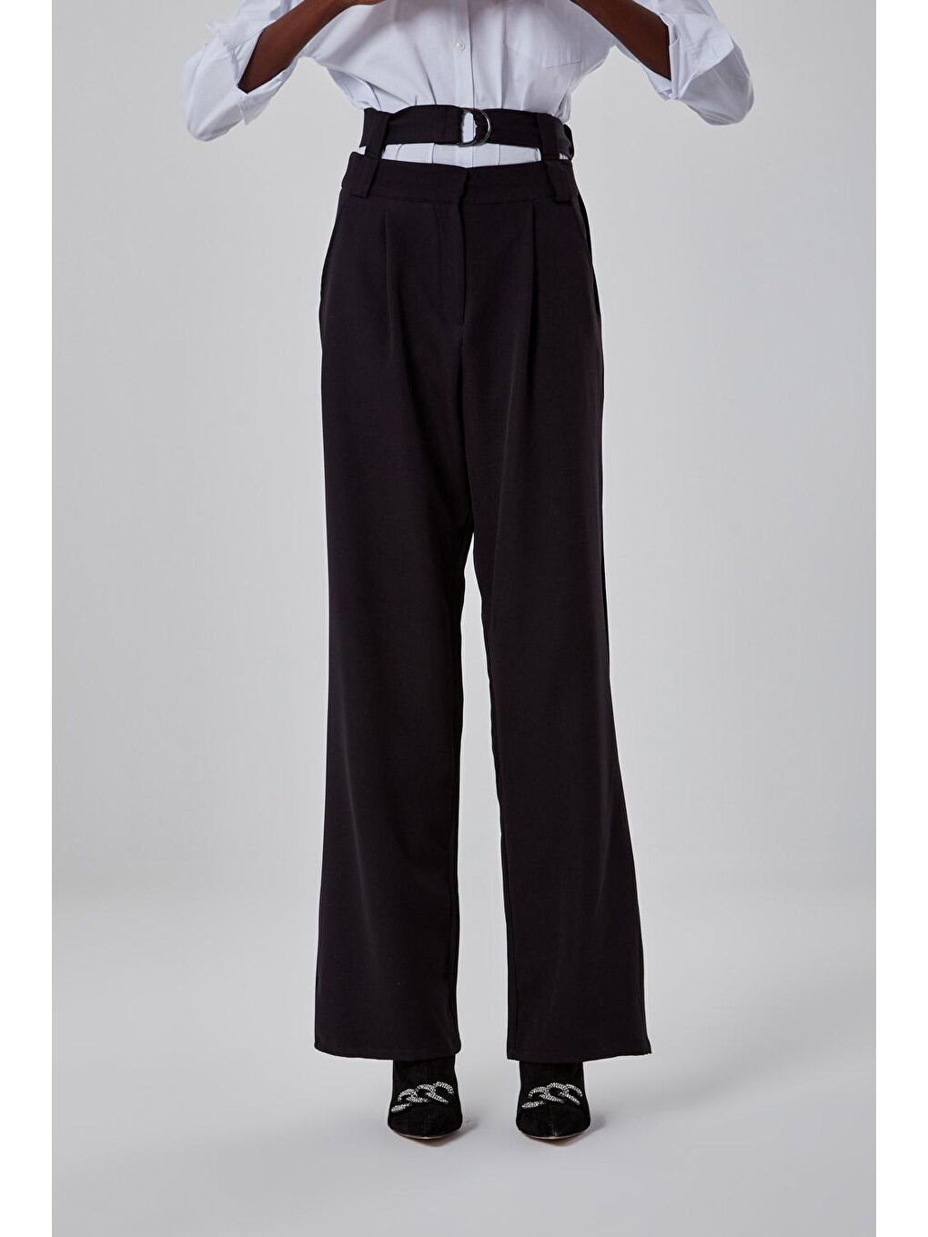 Kemer Detaylı Siyah Pantolon