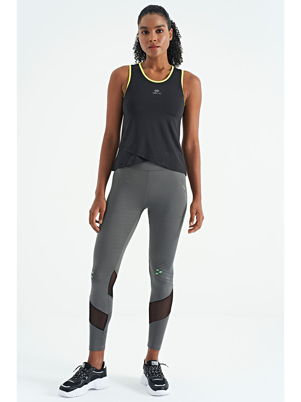 Siyah Logo Baskılı Biye Şeritli Standart Kalıp Kadın Spor Atlet - 97255