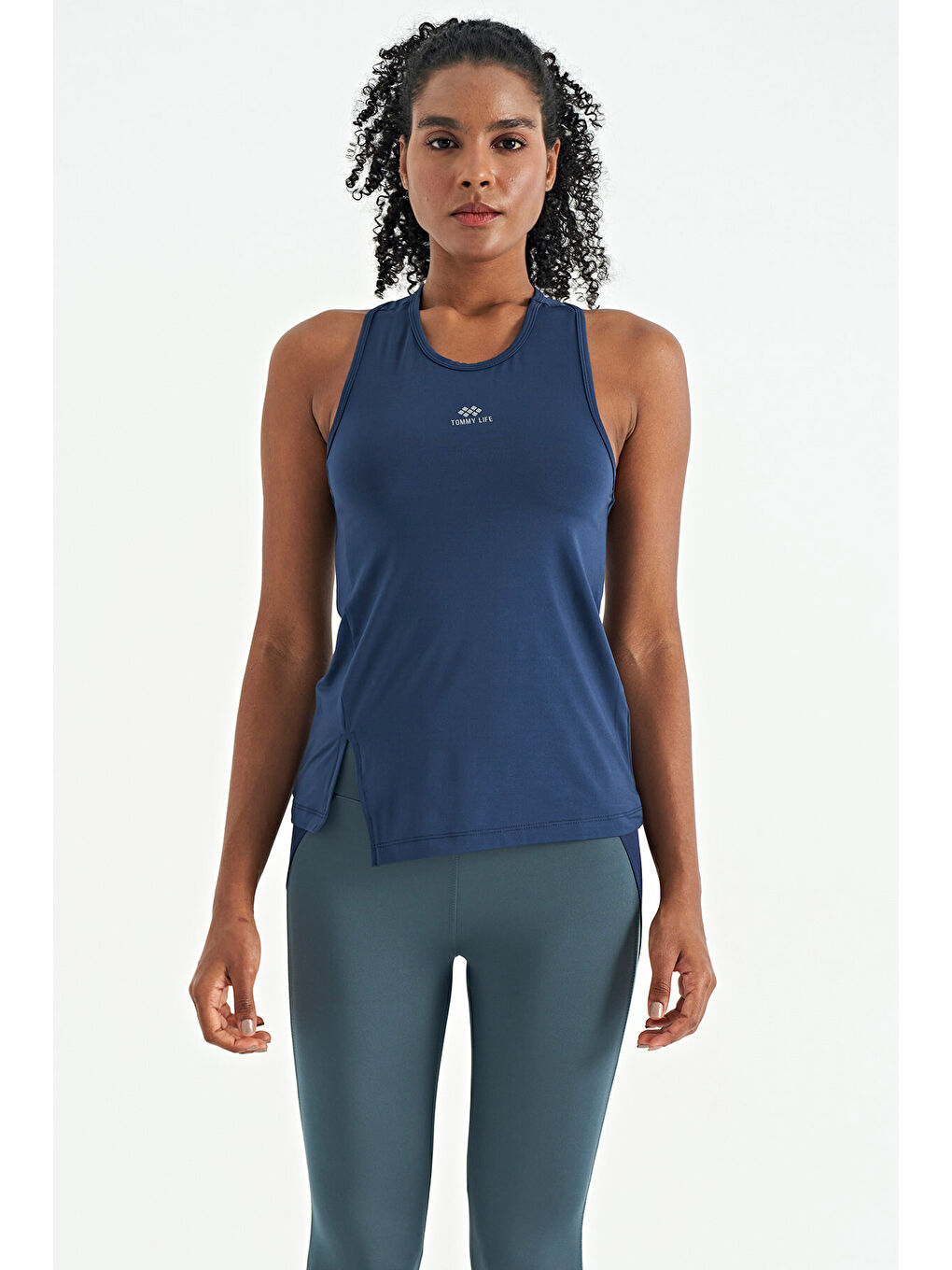 İndigo Yırtmaç Detaylı O Yaka Sıfır Kollu Standart Kalıp Kadın Spor Atlet - 97256-3