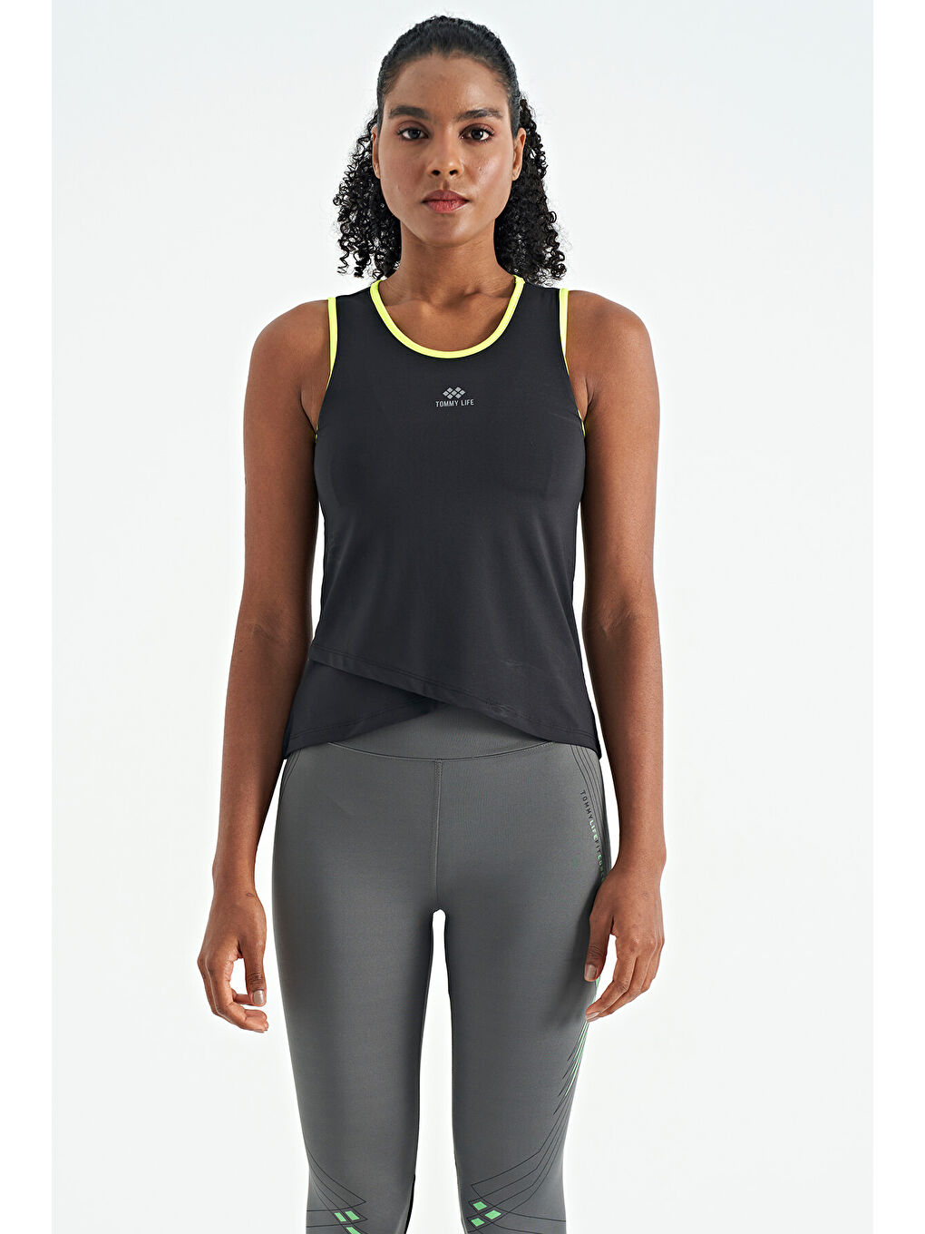 Siyah Logo Baskılı Biye Şeritli Standart Kalıp Kadın Spor Atlet - 97255-1