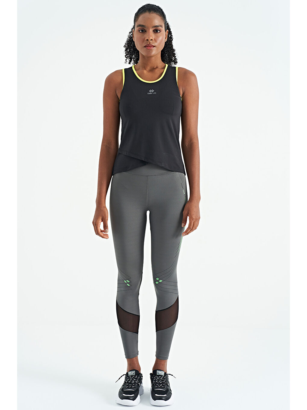 Siyah Logo Baskılı Biye Şeritli Standart Kalıp Kadın Spor Atlet - 97255-2