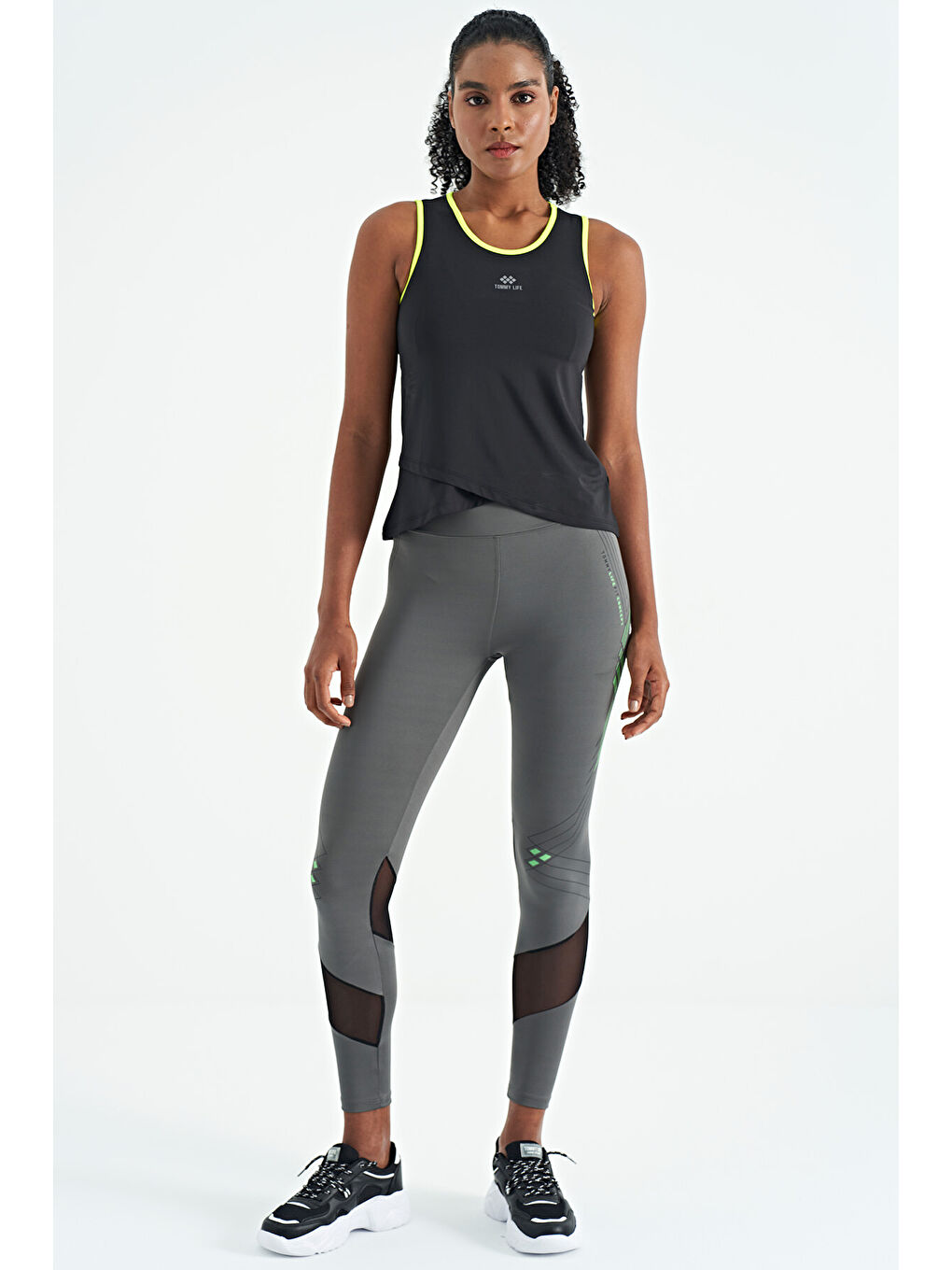 Siyah Logo Baskılı Biye Şeritli Standart Kalıp Kadın Spor Atlet - 97255-4