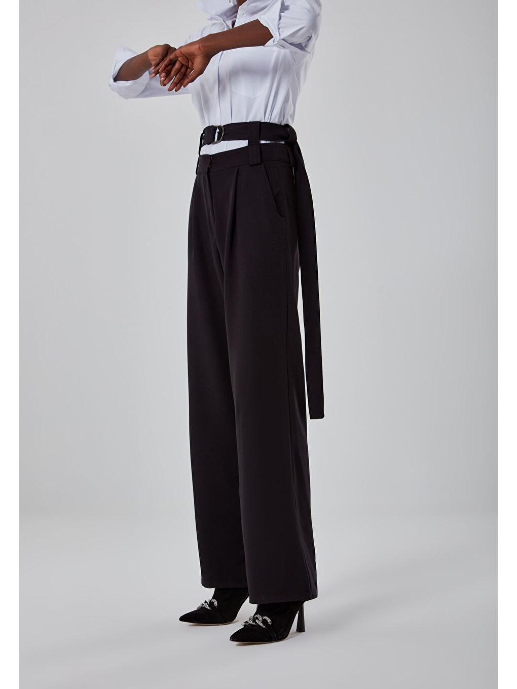 Kemer Detaylı Siyah Pantolon-3