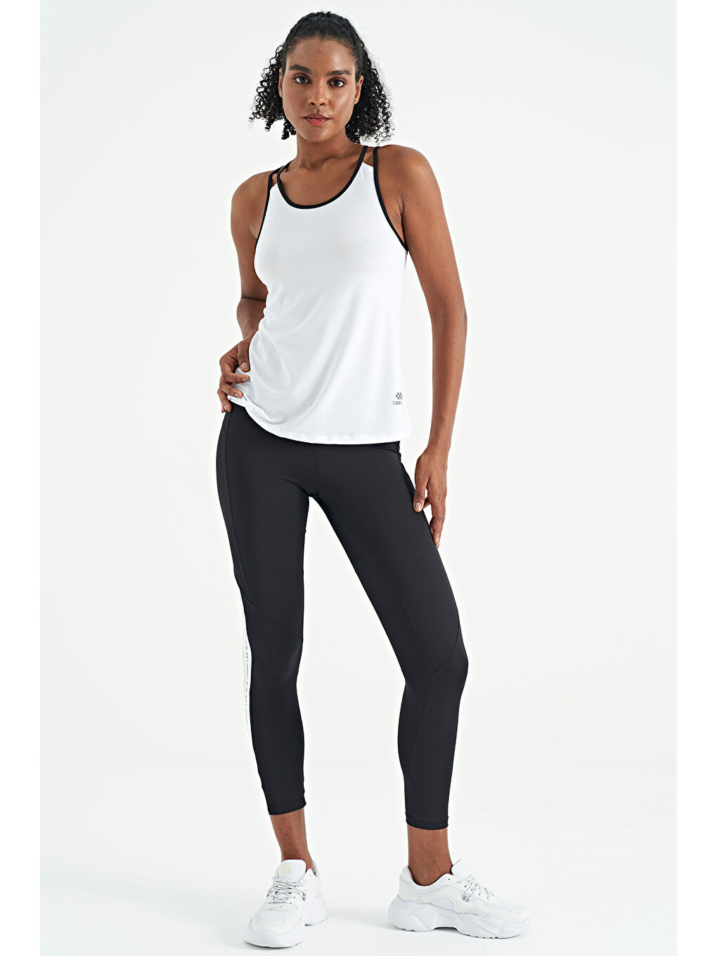 Beyaz Çift Askılı Sırt Detaylı Standart Kalıp Kadın Spor Atlet - 97258-4