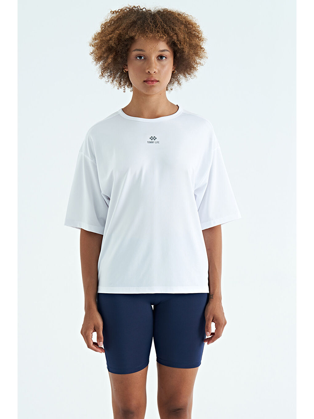 Beyaz O Yaka Baskı Detaylı Oversize Kısa Kol Kadın Tişört - 97263-1