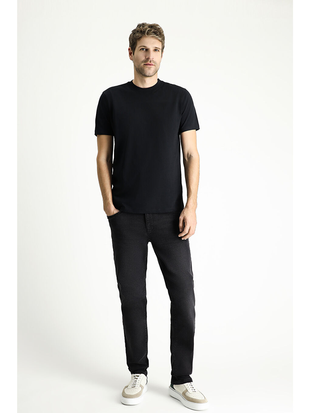 Siyah Bisiklet Yaka Slim Fit Dar Kesim Süprem Pamuk %100 Pamuk Tişört-2