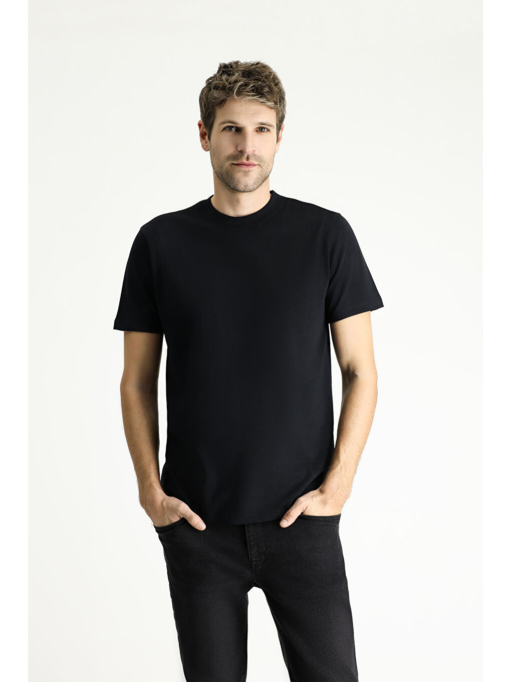 Siyah Bisiklet Yaka Slim Fit Dar Kesim Süprem Pamuk %100 Pamuk Tişört-4