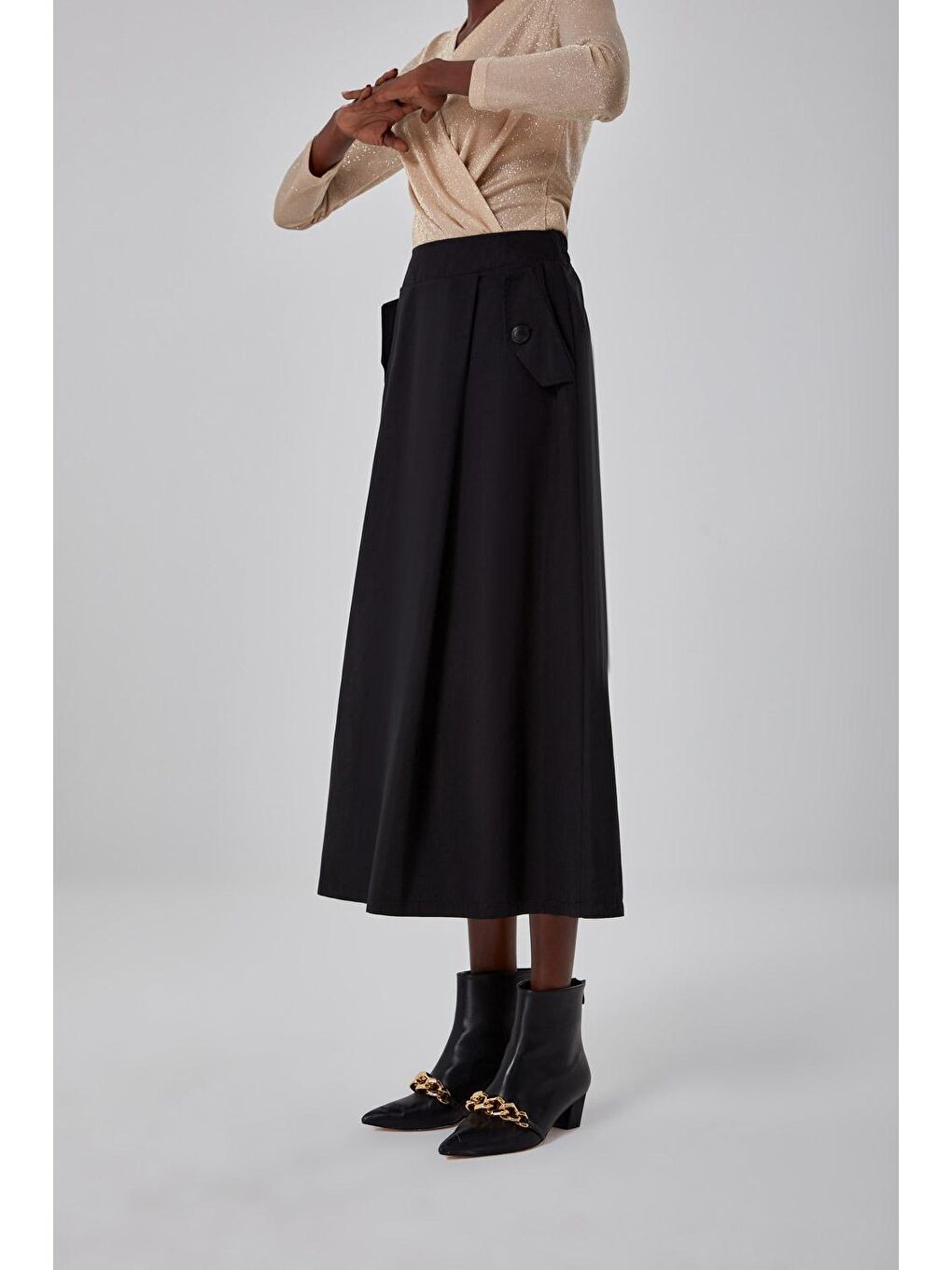 Cebi Düğmeli Siyah Etek