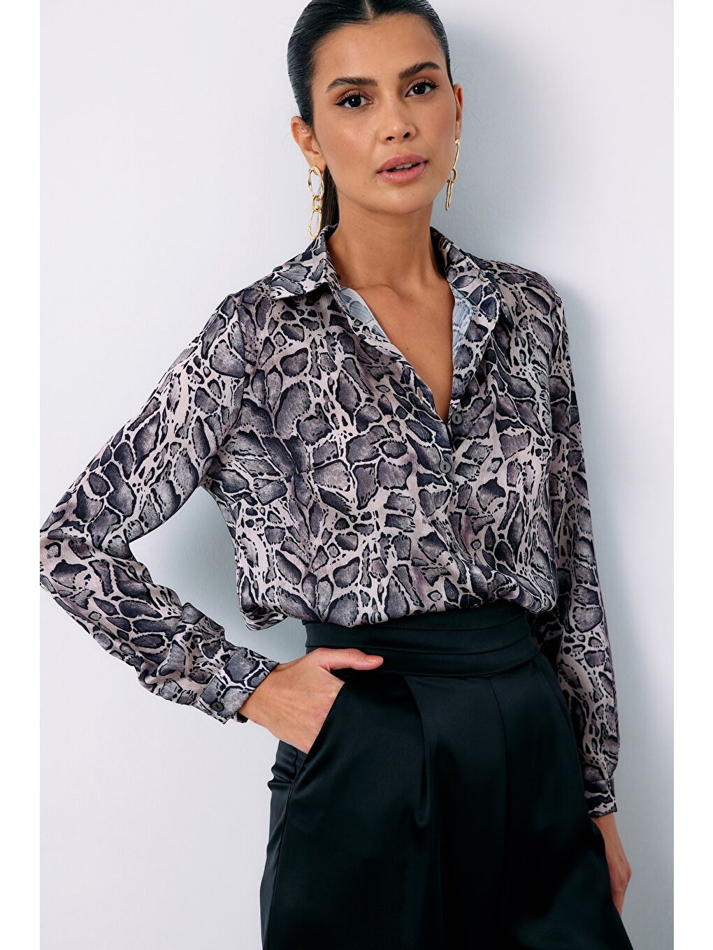 Leopar Desenli Klasik Gömlek - Gri-3