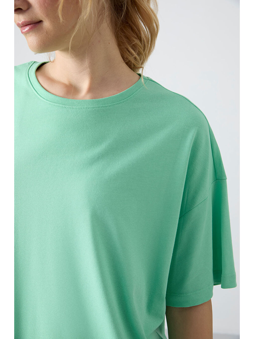 Turkuaz Su Yeşili Penye Modal Yumuşak Tuşeli Oversize Fit Basic Kadın Tişört- 97285-2