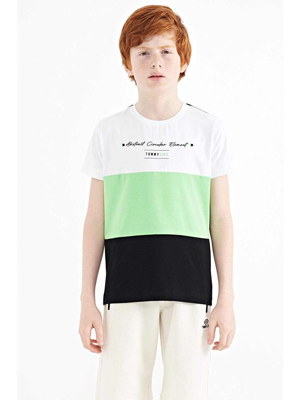 Siyah Renk Bloklu O Yaka Baskı Detaylı Standart Kalıp Erkek Çocuk Tişört - 11135