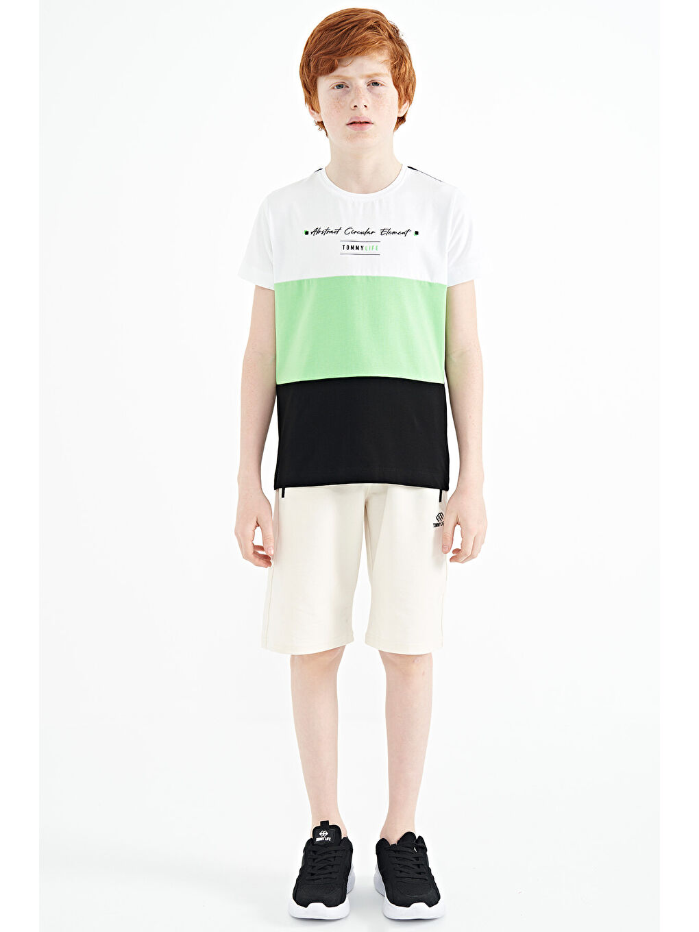 Siyah Renk Bloklu O Yaka Baskı Detaylı Standart Kalıp Erkek Çocuk Tişört - 11135-1