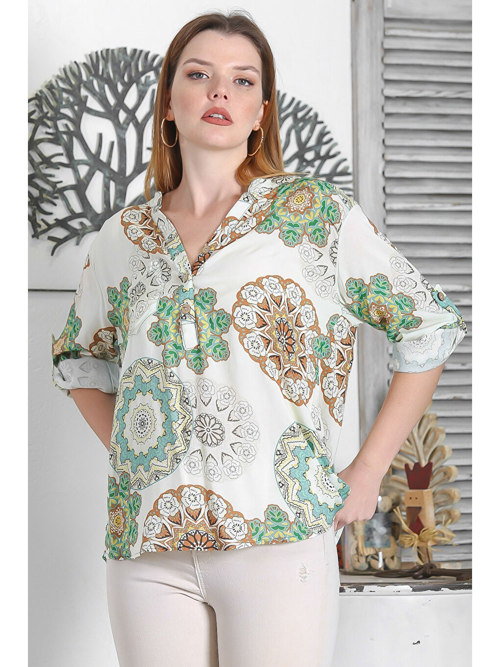 Açık Yeşil Biritli Yaka Düğmeli Uzun Kollu Şal Desenli Casual Dokuma Bluz