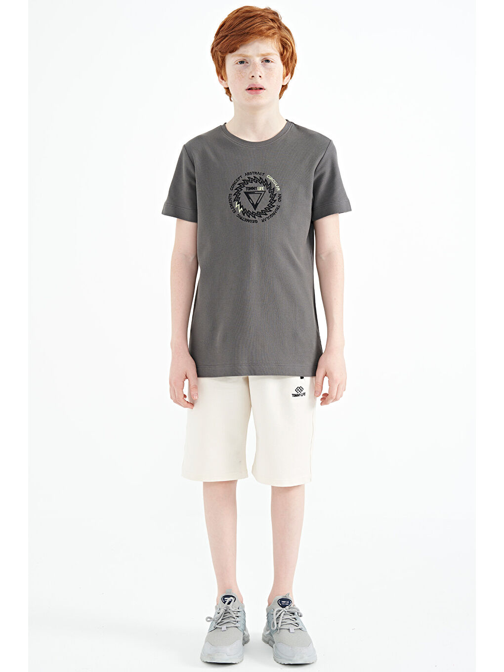 Koyu Gri Nakış İşleme Detaylı O Yaka Standart Kalıp Erkek Çocuk Tişört - 11115-1