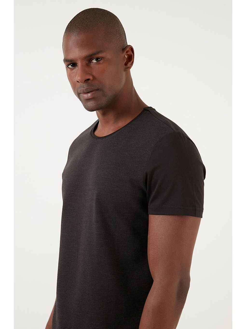 Siyah Regular Fit Bisiklet Yaka Pamuklu Tişört 59023221-3