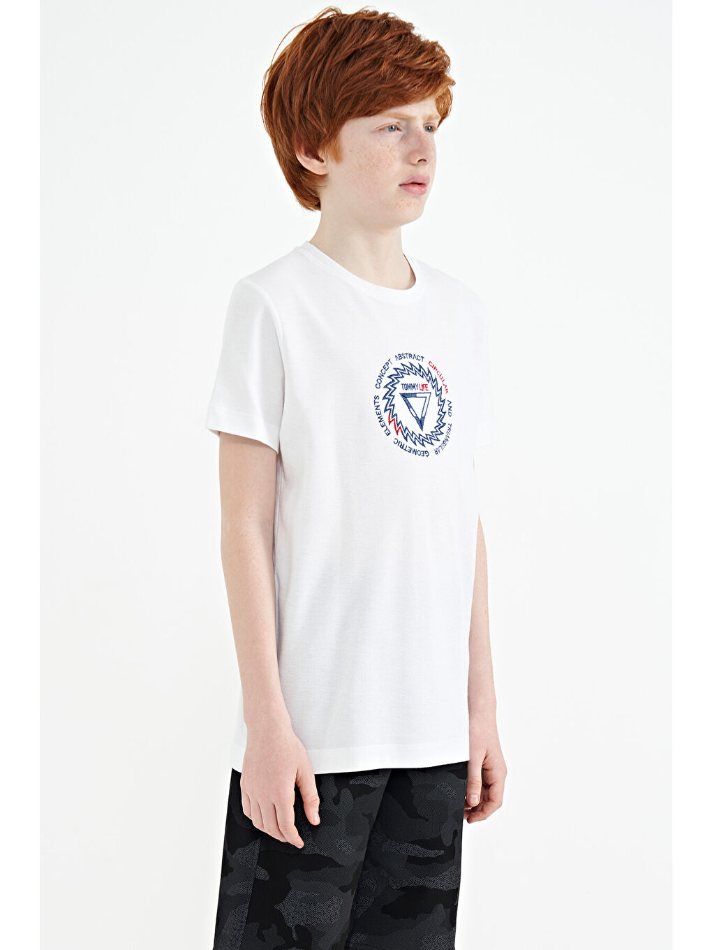 Beyaz Nakış İşleme Detaylı O Yaka Standart Kalıp Erkek Çocuk Tişört - 11115-3