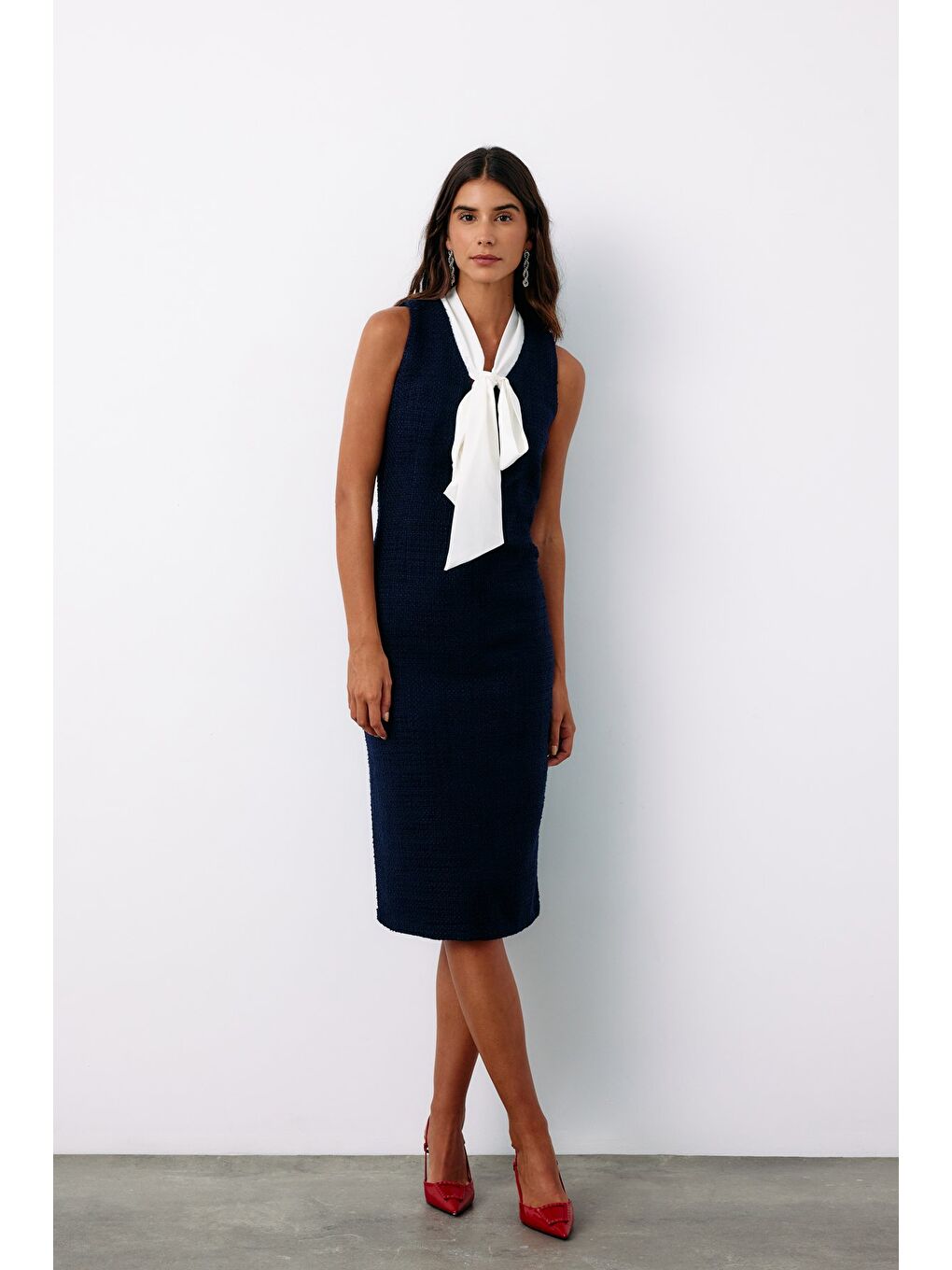 Fularlı Kolsuz Tüvit Elbise - Lacivert-1