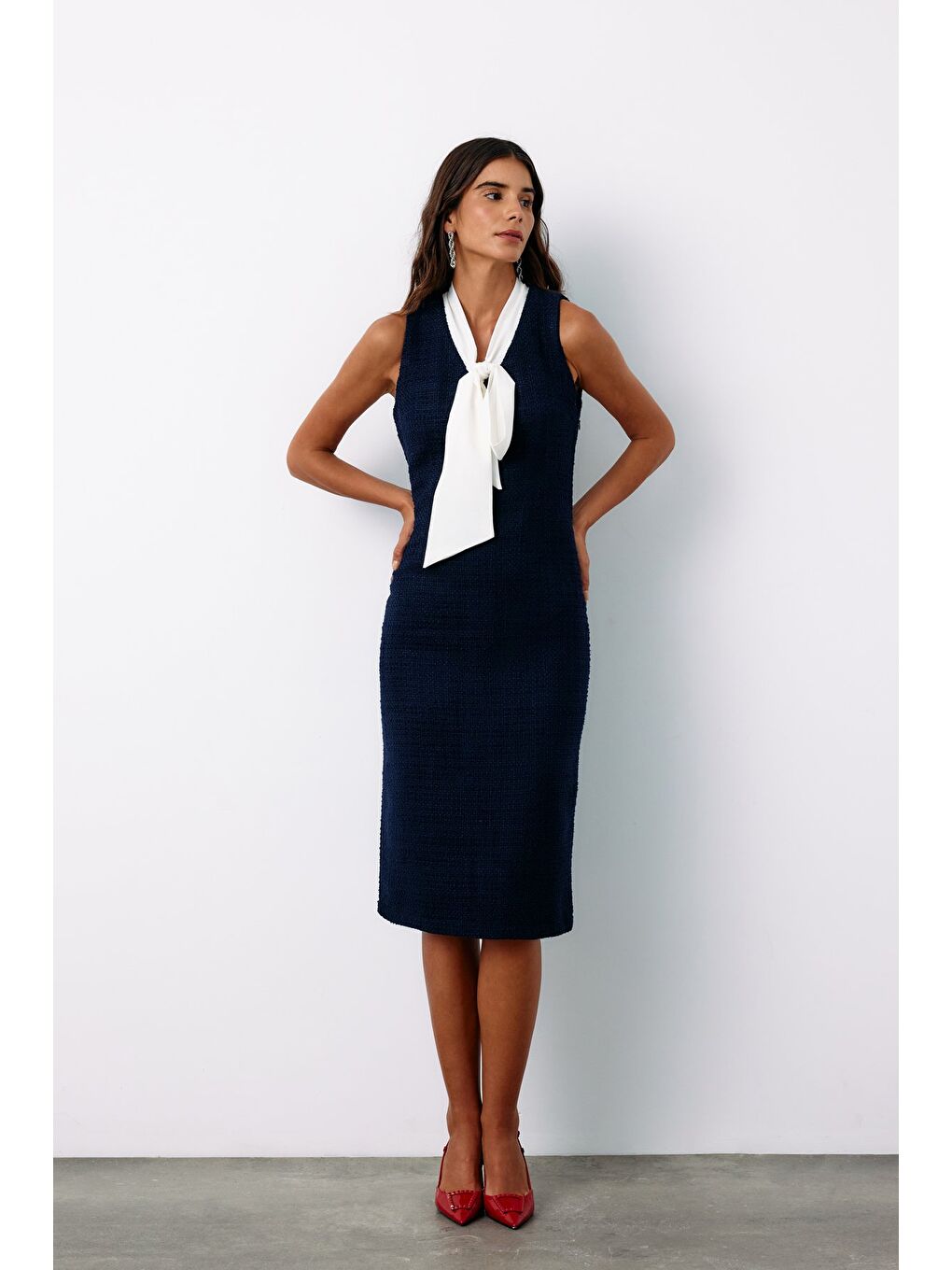 Fularlı Kolsuz Tüvit Elbise - Lacivert-2