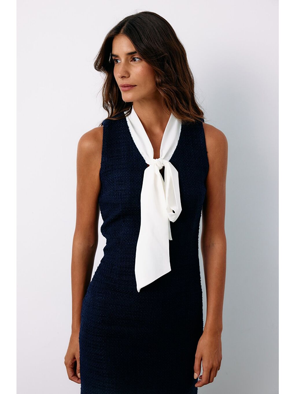 Fularlı Kolsuz Tüvit Elbise - Lacivert-3