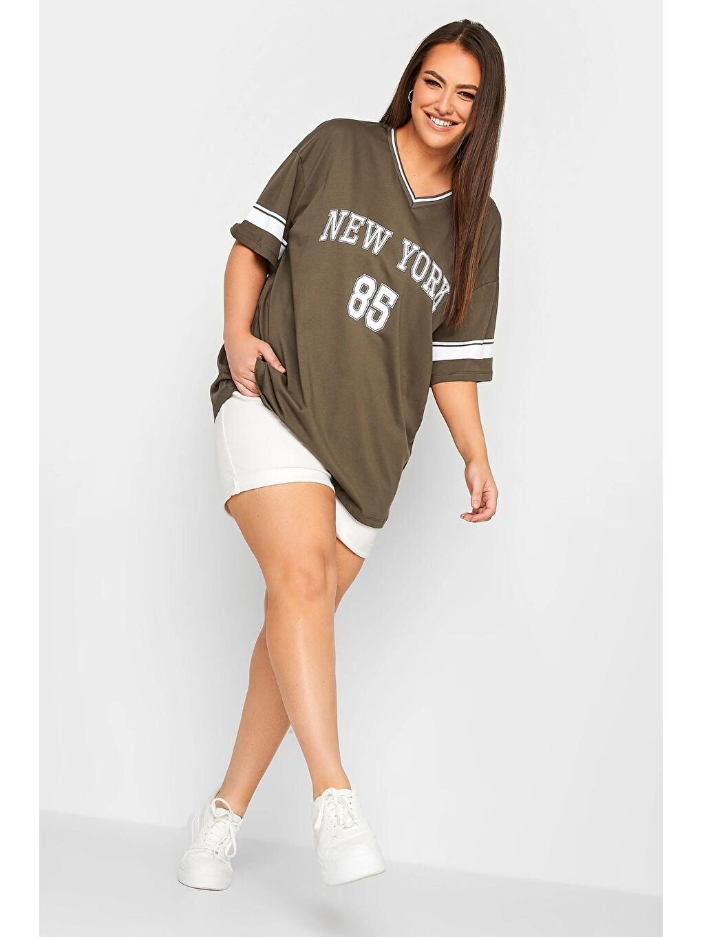 Kahverengi Büyük Beden Önü Baskılı V Yaka Yarım Kollu Uzun Kesim Tişört 321020-1