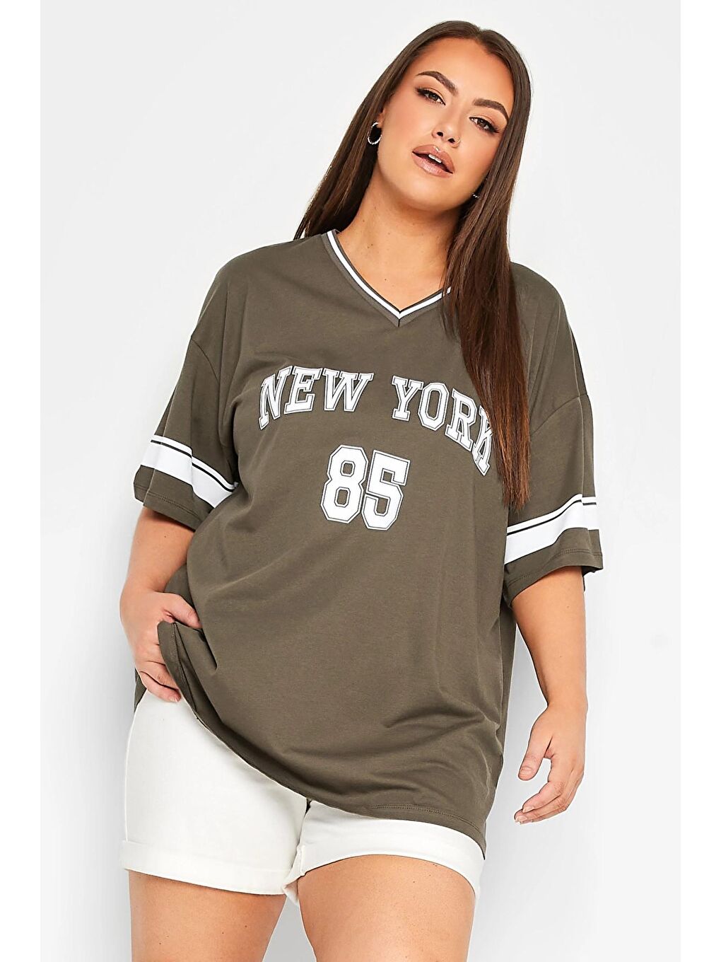 Kahverengi Büyük Beden Önü Baskılı V Yaka Yarım Kollu Uzun Kesim Tişört 321020-4