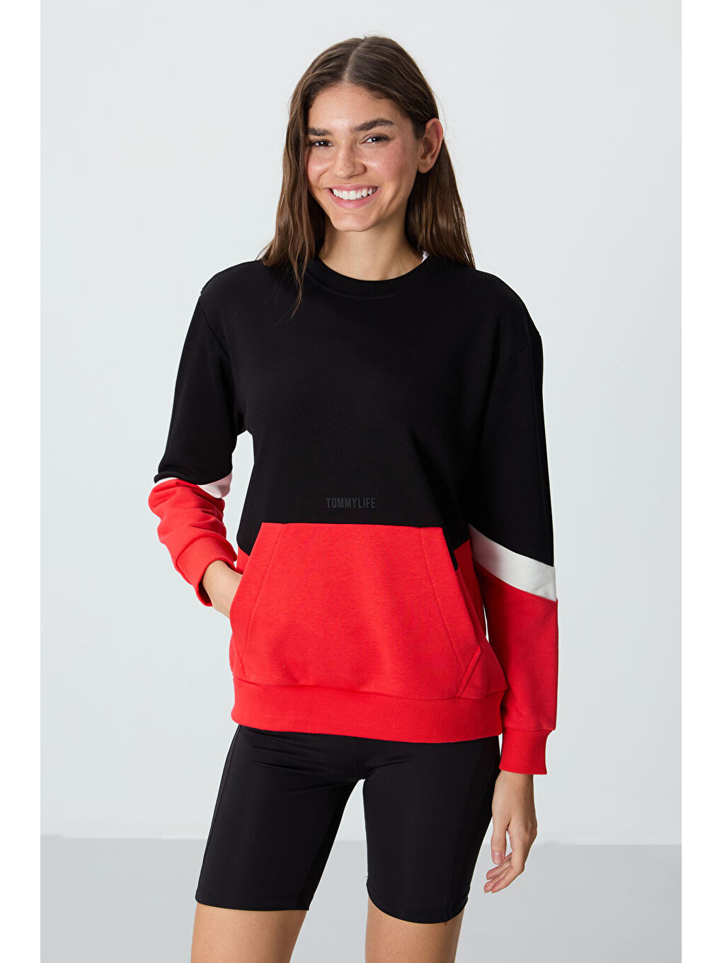 Siyah Kompakt Pamuklu Kalın Pürüzsüz Dokulu O Yaka Oversize Fit Kadın Sweatshirt - 97289-3