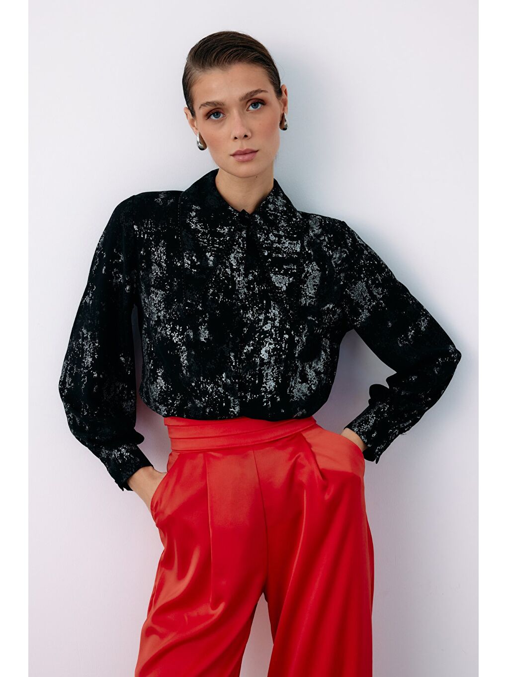 Geniş İnci Yakalı Gömlek - Siyah-Gümüş